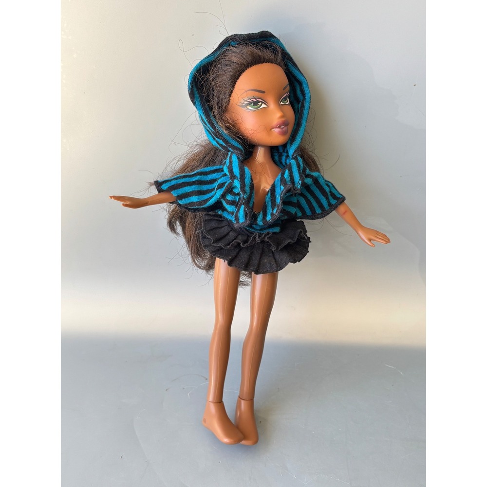 Bratz Sasha Doll 2001 MGA Blue‎ Black Striped Hoodie Ruffle Skirt Y2K Fashion